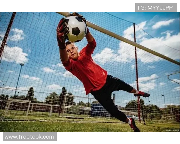 掌握足球明星的过人技巧秘诀提升你的球场表现与自信心 掌握足球明星的过人技巧秘诀提升你的球场表现与自信心