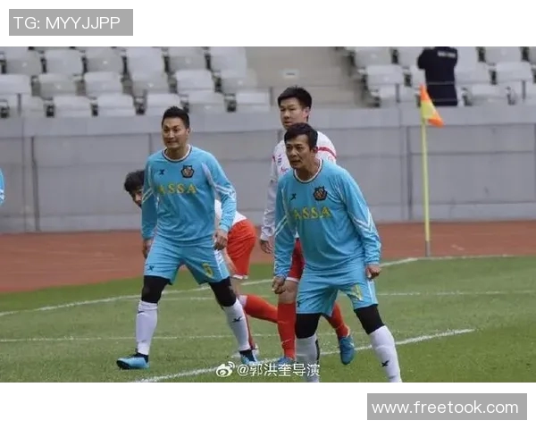 香港足球明星队与深圳队的精彩对决引发球迷热潮与期待 香港足球明星队与深圳队的精彩对决引发球迷热潮与期待